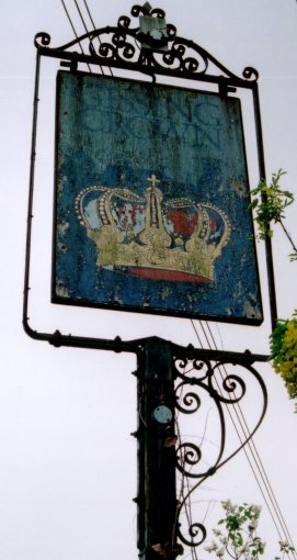The sign of Gissing Crown 2002 - Image by Phil Bowden.