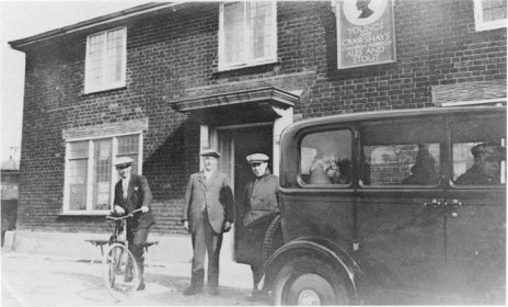 Ernest Isaac Turner & customers. Image provided by Richard Myhill.