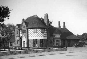 The Gate House by George Plunkett - Copyright © G.A.F.Plunkett 2002 - shown by permission