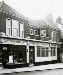 The Ipswich Tavern by George Plunkett - Copyright © G.A.F.Plunkett 2002 - shown by permission