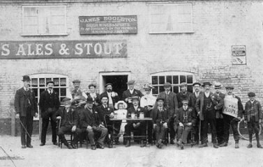 A wedding party outside the Horseshoes c1910. Image provided by Des Miller - Many Thanks.
