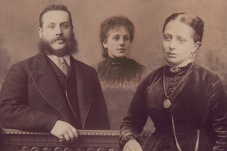 Jonas and Isabella Lake, with daughter Blanche in the centre.